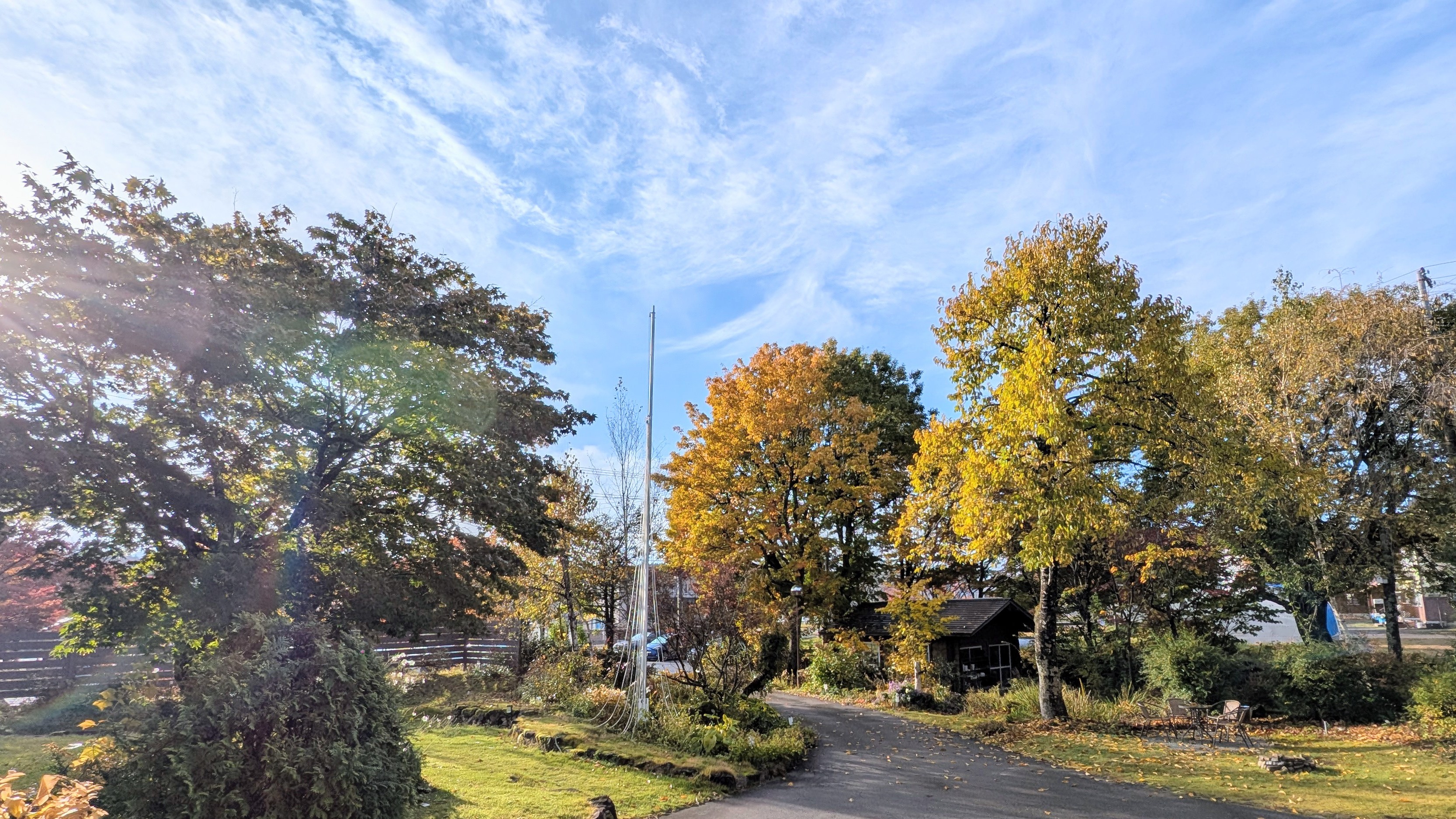 ホテル棟の玄関から